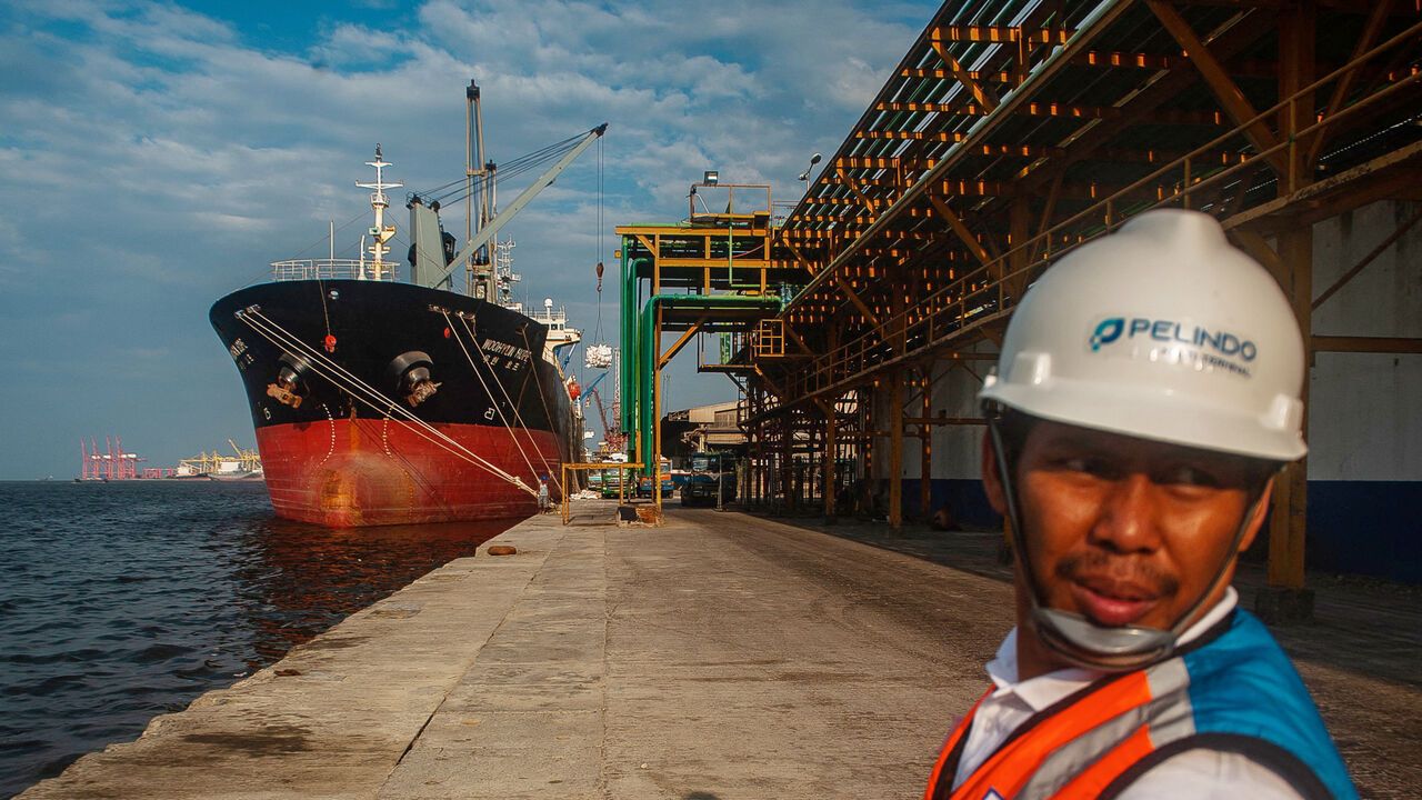 A worker at the Indonesian of Pelindo