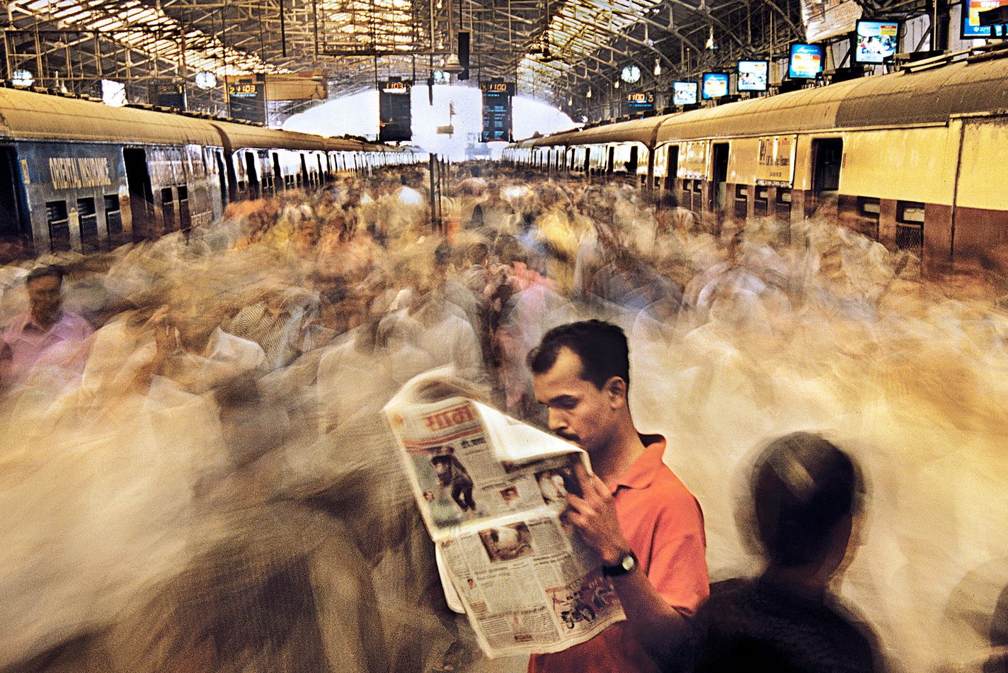 India. Mumbai. 1995. Local commuters at Churchgate railway station