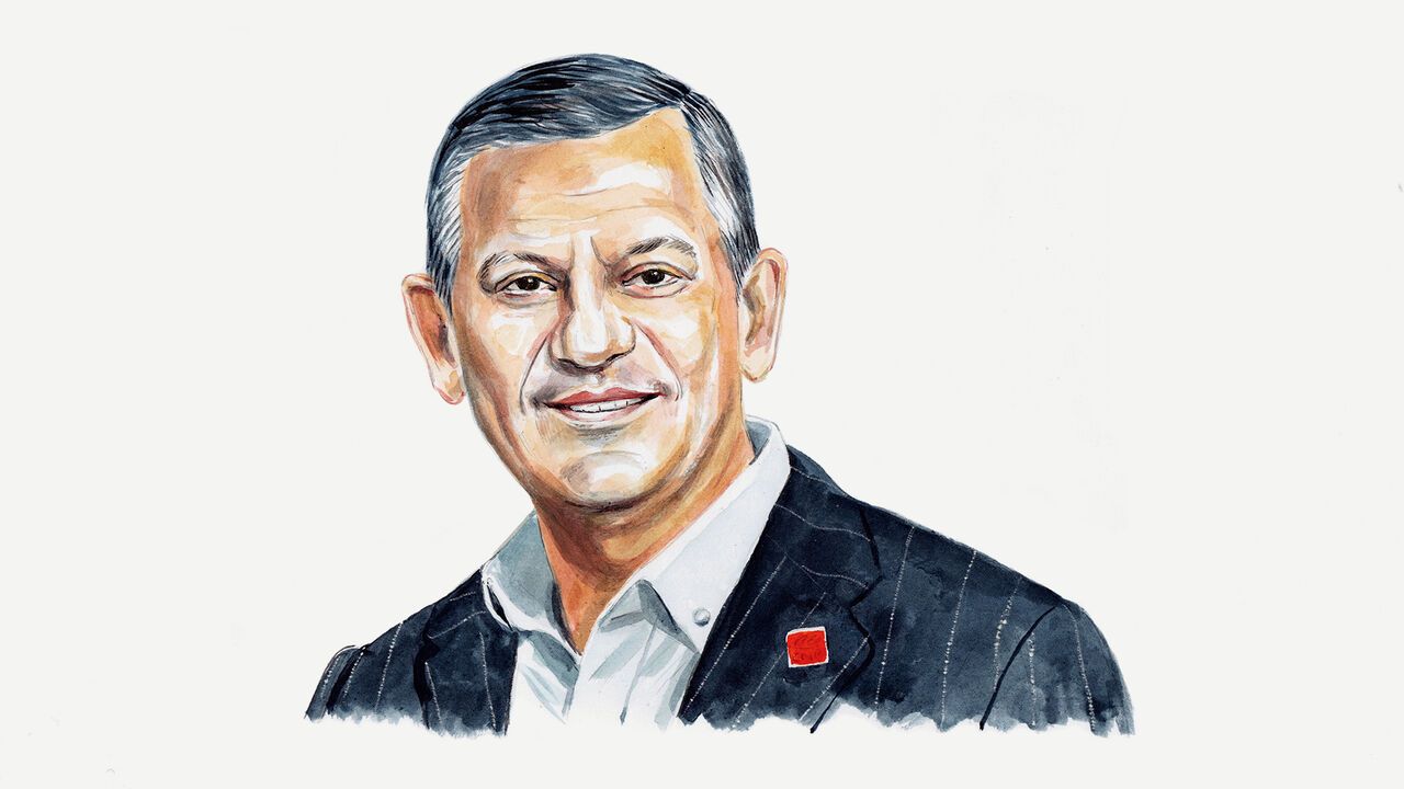 A portrait of Ozgur Ozel