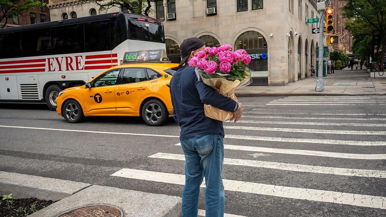 Delivery of a bouquet of peonies in Chelsea, New York