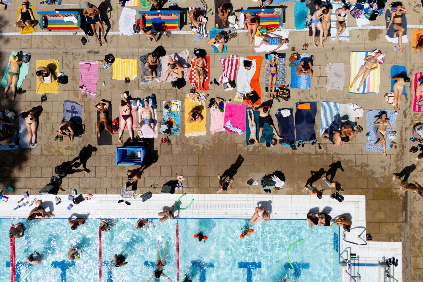 Londoners cool off as heatwave grips Britain, London.