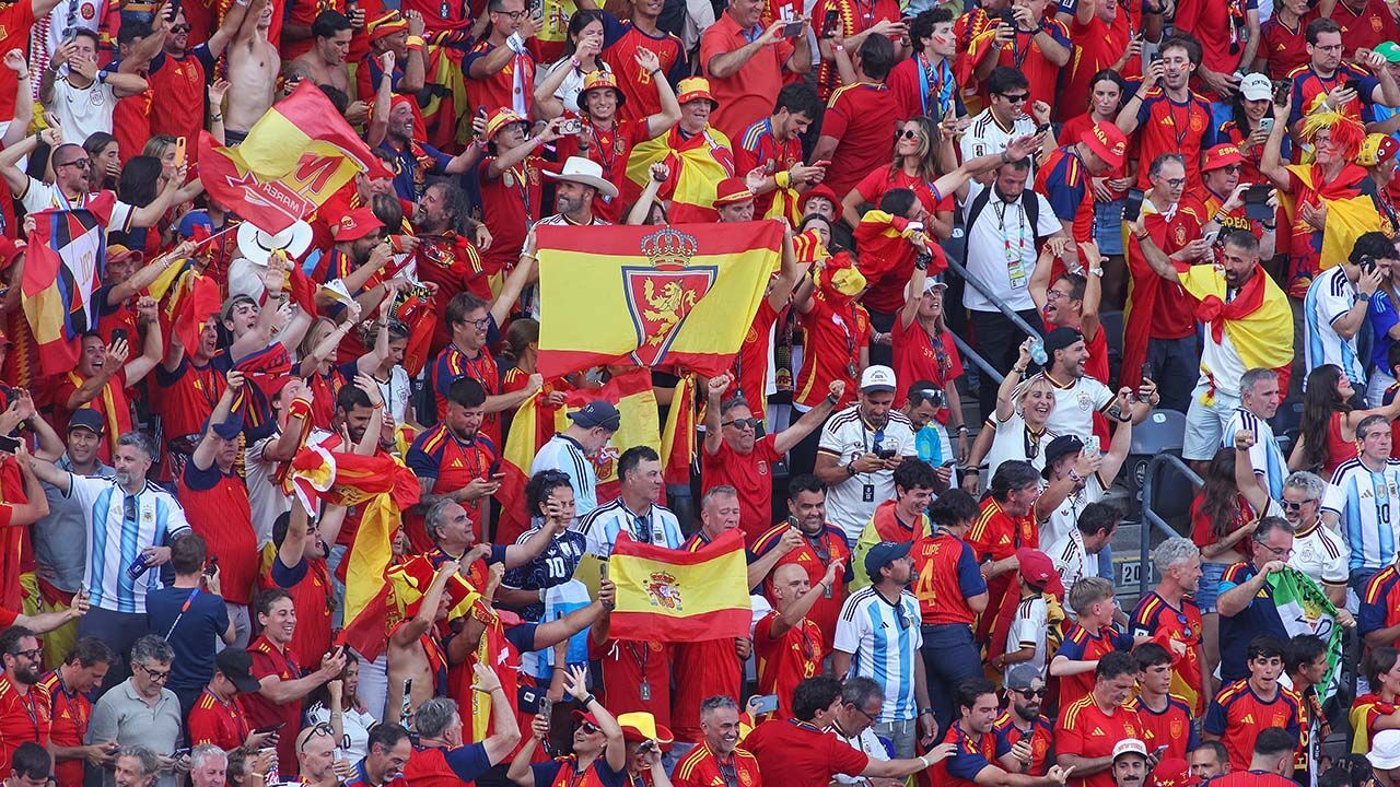 pain fans celebrate during the FIFA World Cup 2026 final match between Spain and Argentina