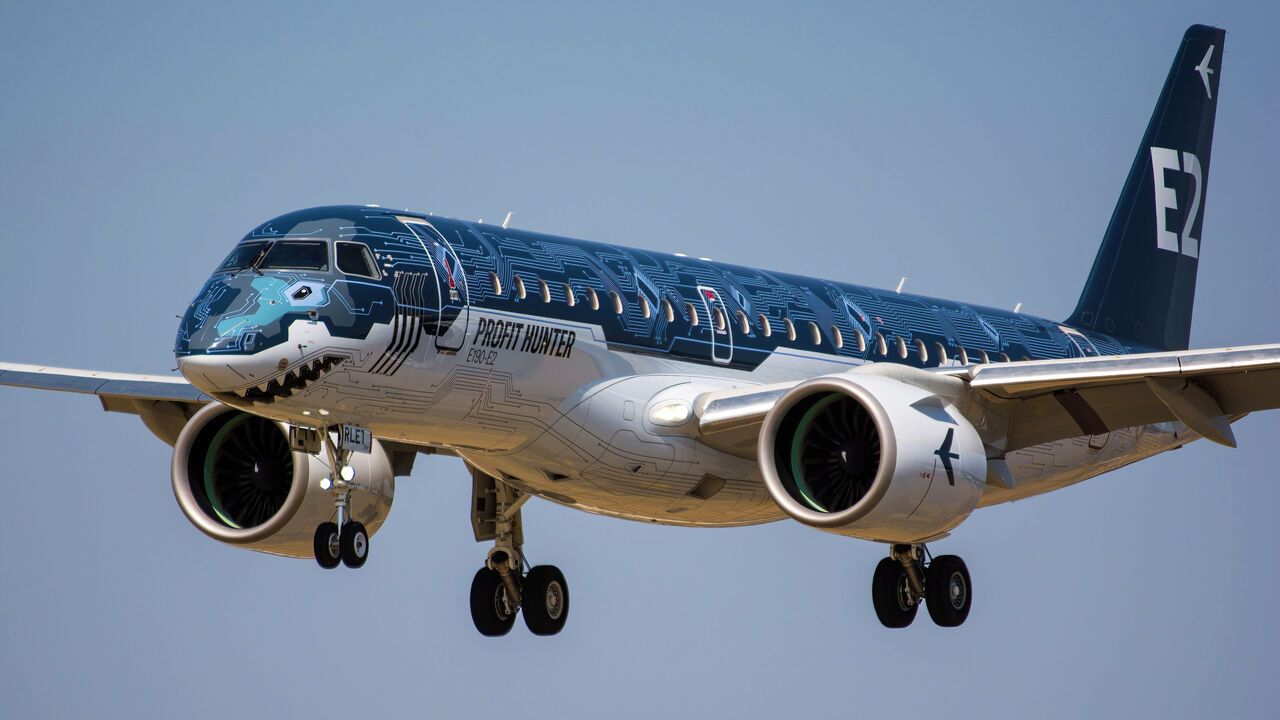 Embraer E190-E2 Profit Hunter Shark Livery