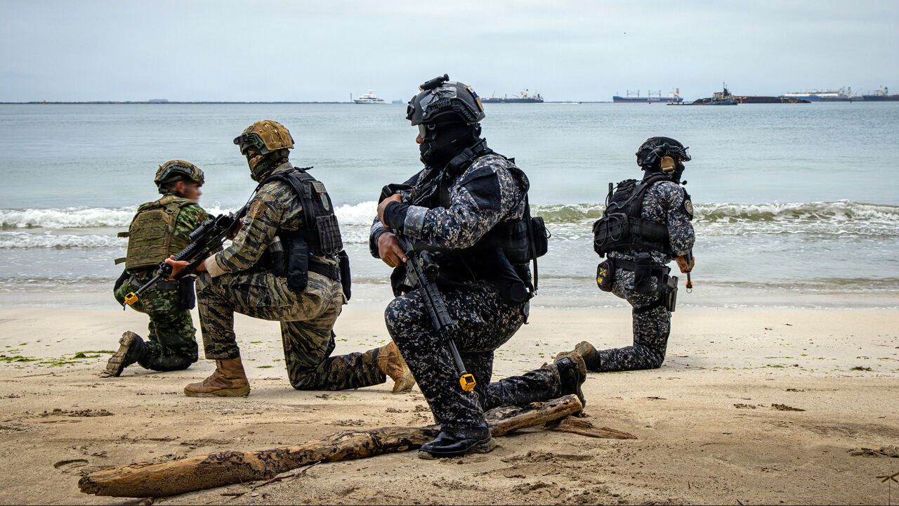 Members of the Policía Nacional de Panamá's Counterterrorism Special Forces Unit provide security on a beach while conducting a simulated assault. PANAMAX 2026