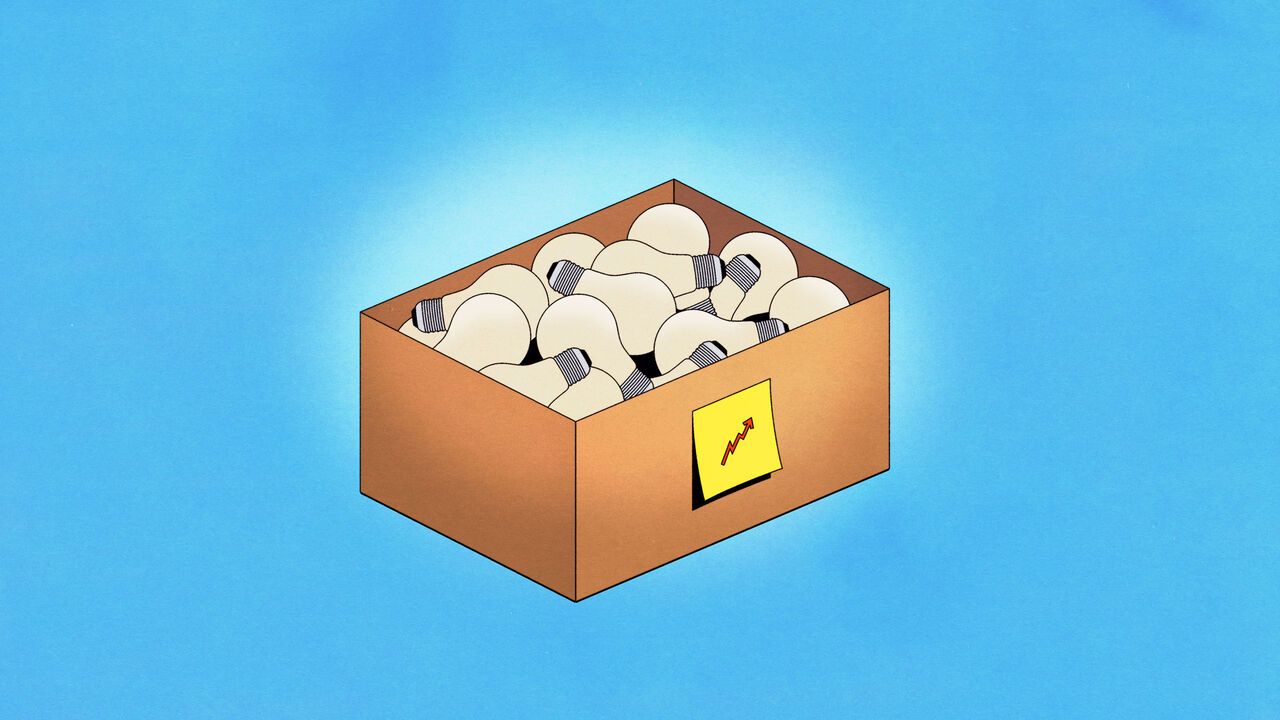 Illustration of a paper box filled with lightbulbs, with a sticky note attached featuring an upward-pointing arrow.