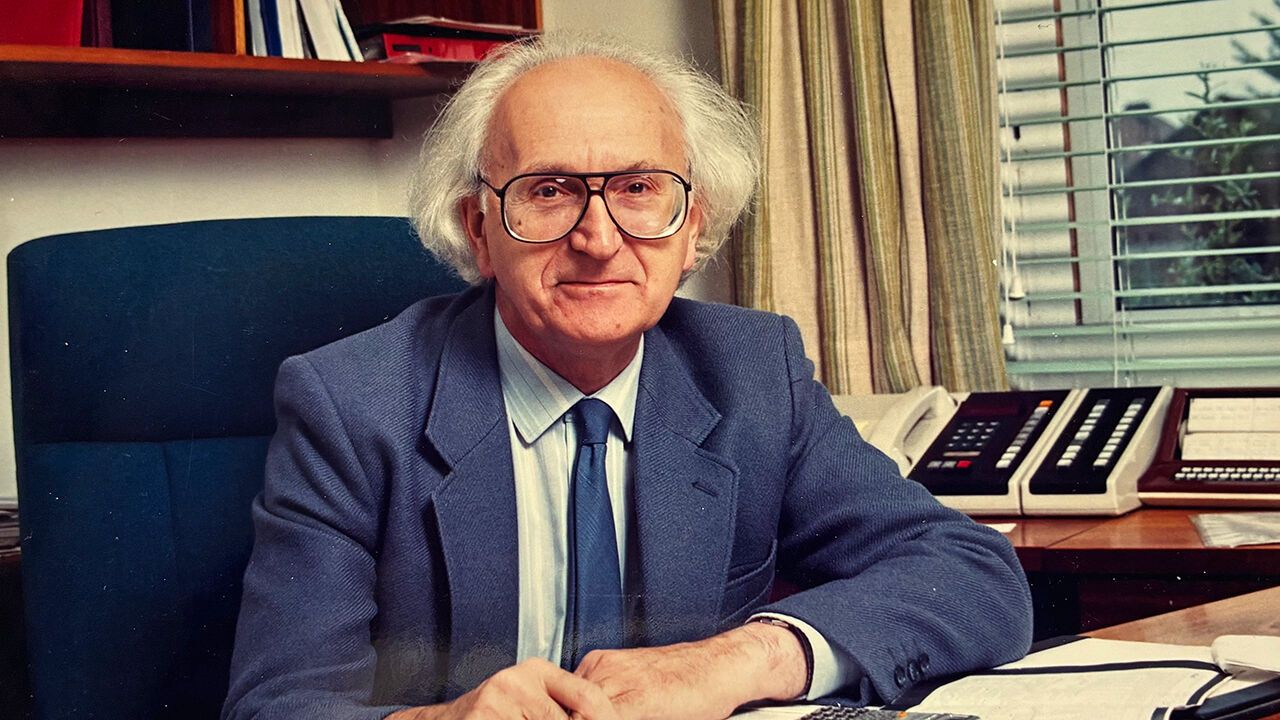 Cyril Hilsum in his office at GEC, 1983